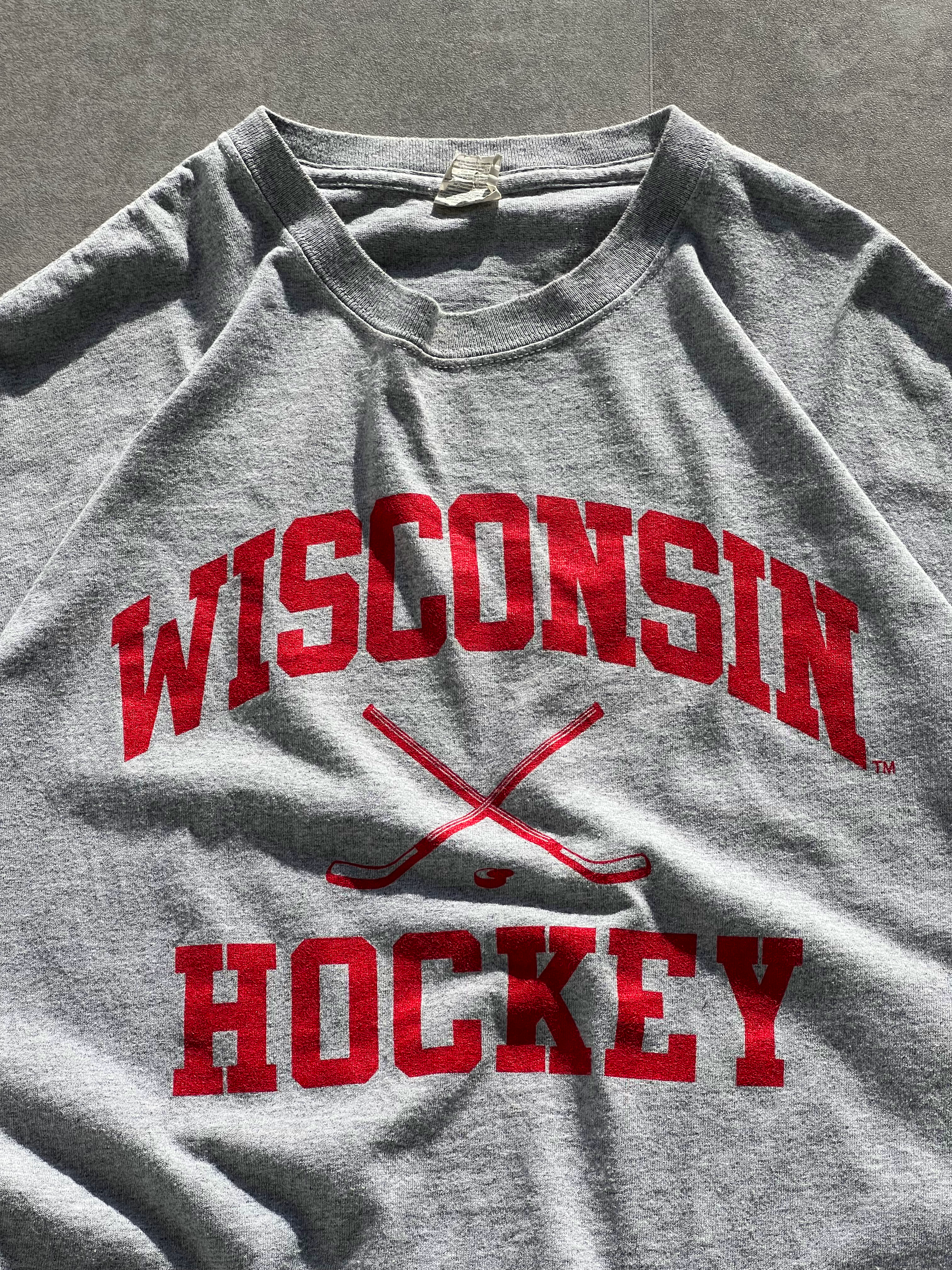 XL - Vintage Wisconsin hockey tee