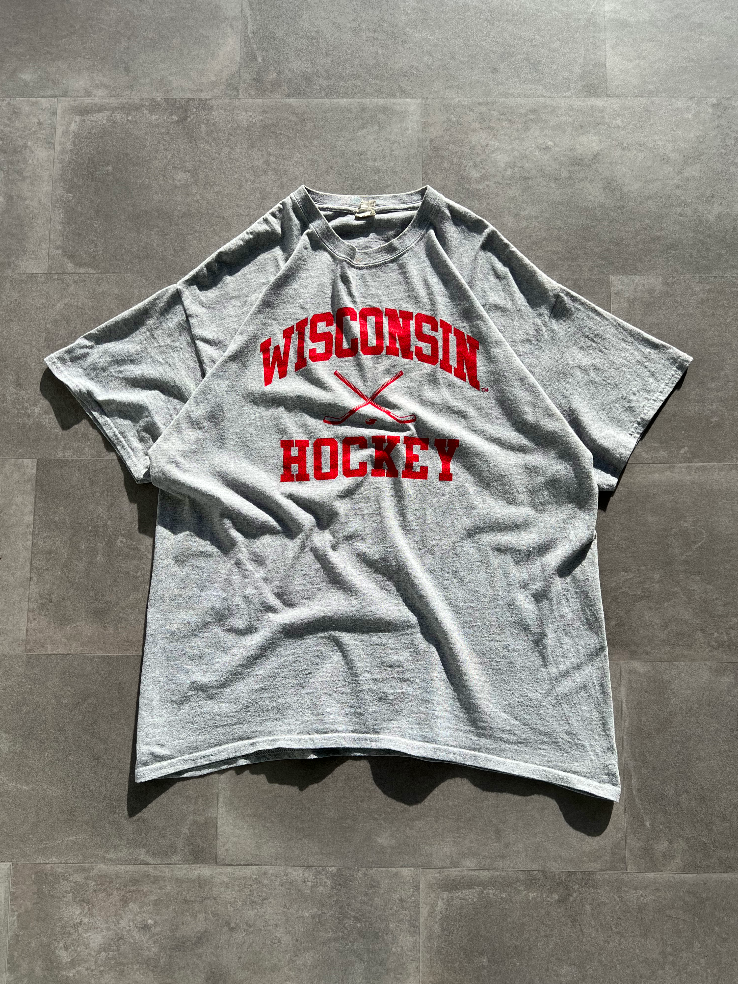 XL - Vintage Wisconsin hockey tee
